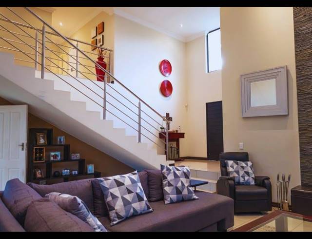 4 BEDROOM HOUSE FOR SALE IN BASSONIA ROCK